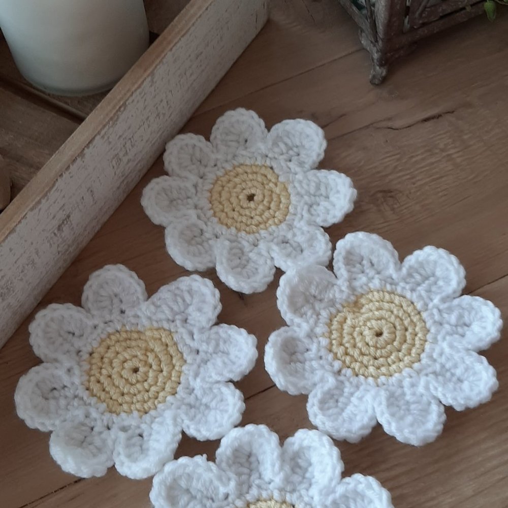 daisy handmade crochet coaster set of 4 spring flower white & yellow